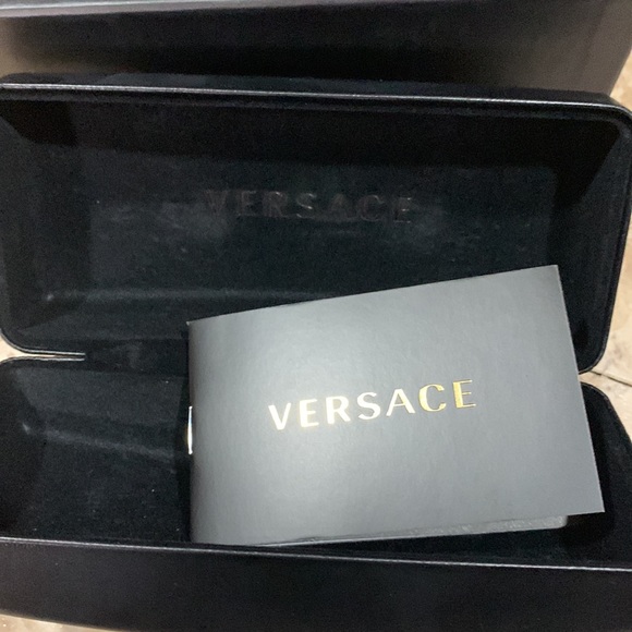 COPY - Versace sunglass holder with cleaning cloth and box. - Picture 2 of 4